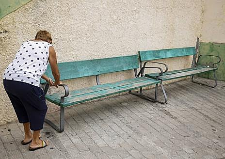 Imagen secundaria 1 - Los residentes piden más atención para su barrio.