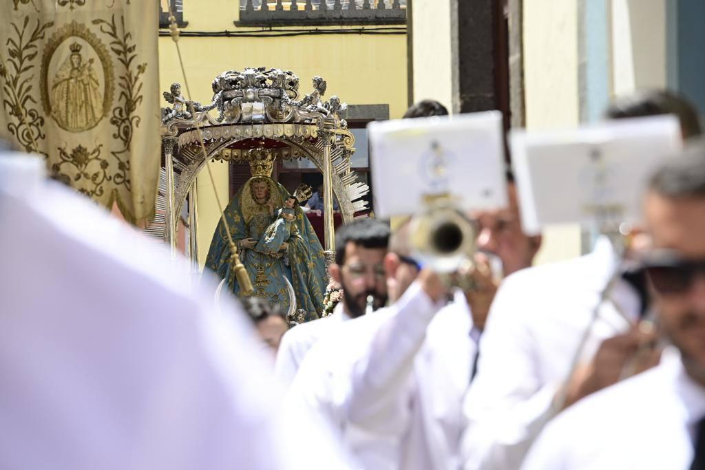 La Virgen de Guía sale en procesión por las calles del pueblo