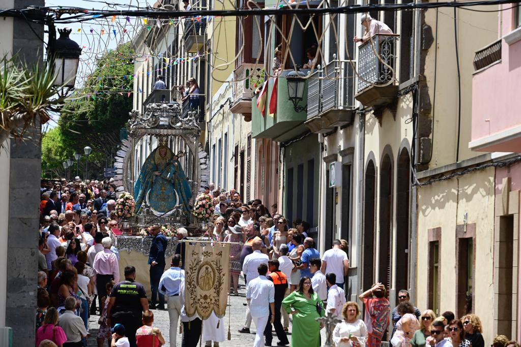 La Virgen de Guía sale en procesión por las calles del pueblo