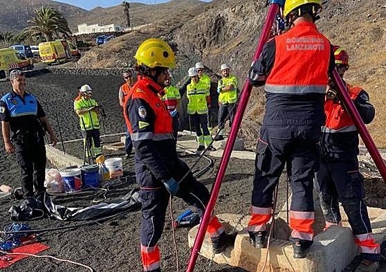 Herido tras caer a una aljibe en Yaiza