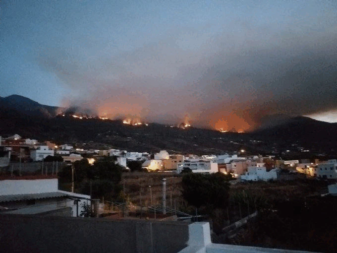 Evacúan más viviendas en la zona alta de Candelaria