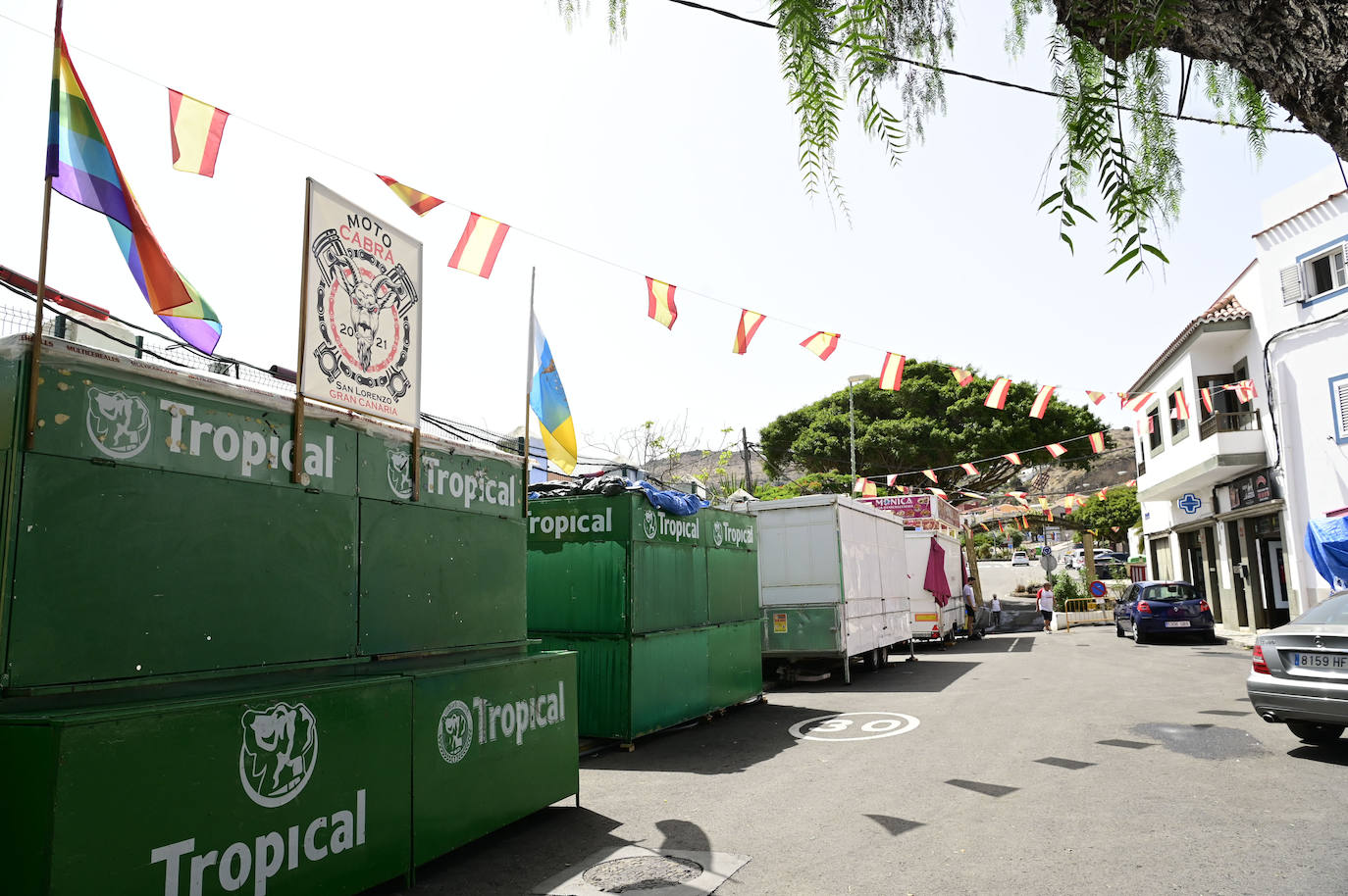 Chiringuitos cerrados en San Lorenzo.