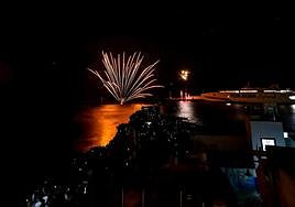 Fuegos acuáticos regalan una noche mágica en Agaete