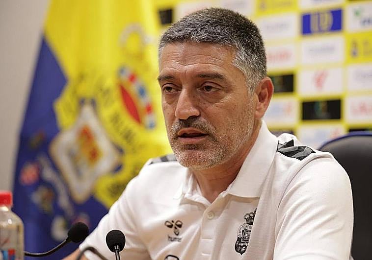 García Pimienta en la rueda de prensa.