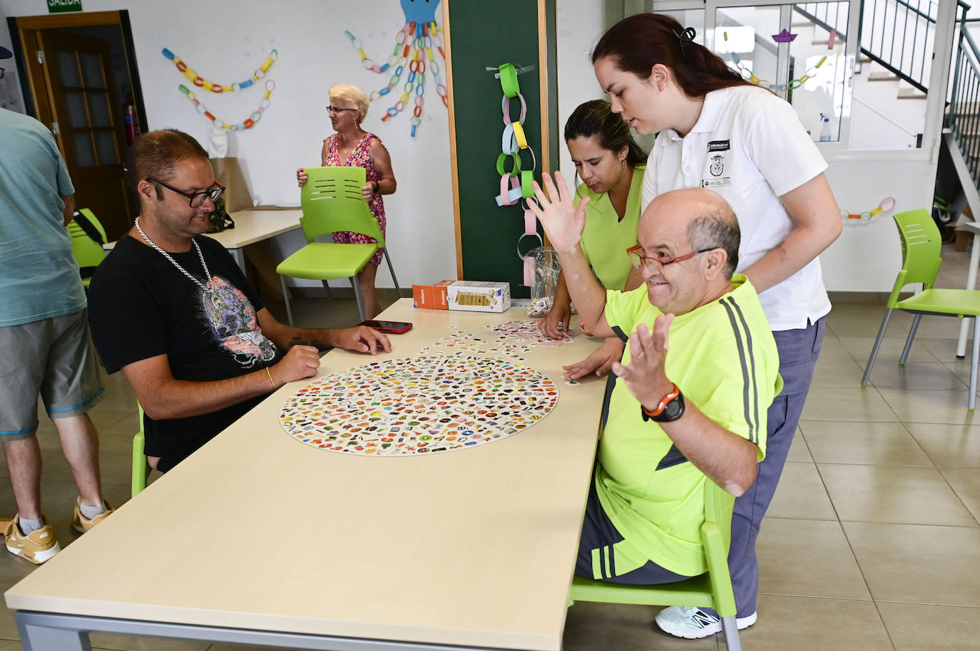 Valleseco forma a jóvenes para la atención de mayores