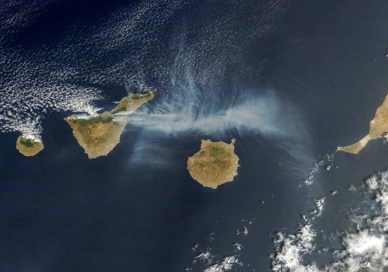 Así se ve el incendio de Tenerife desde el espacio
