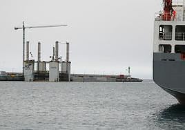 Vista del material armado para ampliar el puerto de Arrecife.