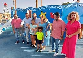 Autoridades y menores en el estreno del parque de Argana Alta, el pasado fin de semana.