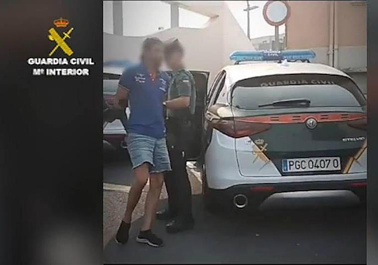 Momento de la detención de uno de los supuestos ladrones.
