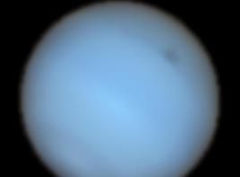 Mancha oscura en Neptuno.
