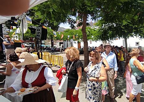 Imagen secundaria 1 - Tunte despide sus fiestas