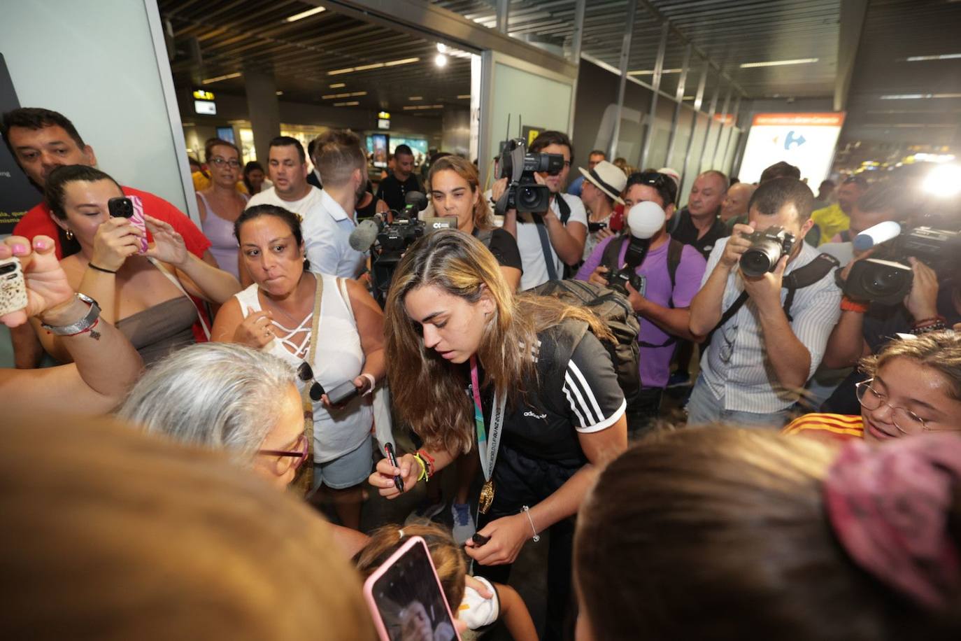 Gran Canaria agasaja a Misa Rodríguez tras la victoria del mundial