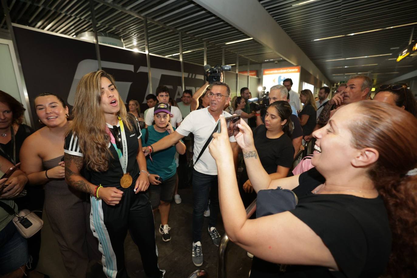 Gran Canaria agasaja a Misa Rodríguez tras la victoria del mundial