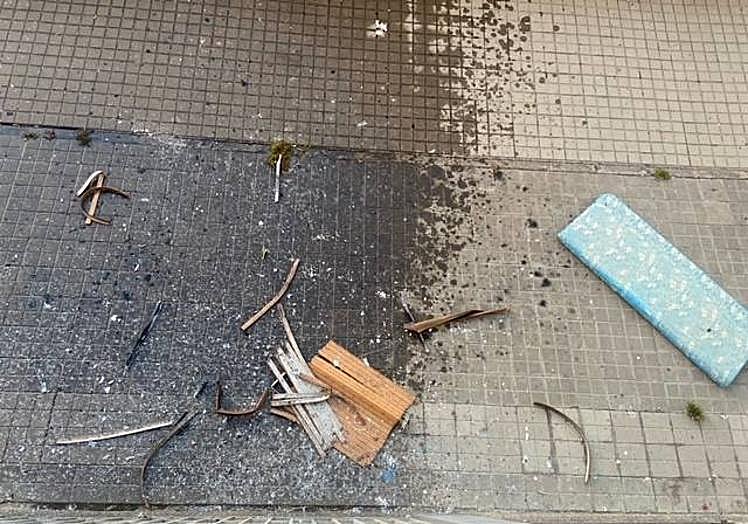 Imagen principal - Susto en El Pilar por el incendio de la planta baja de un edificio