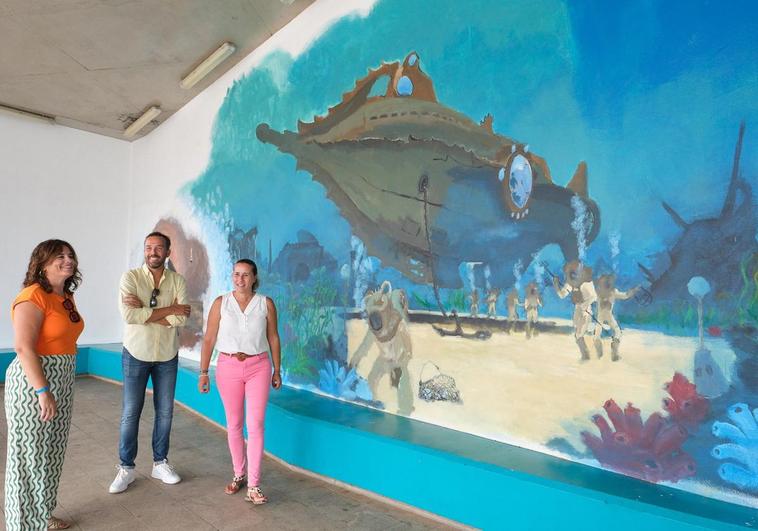 La parada de guaguas de El Cotillo estrena murales decorativos