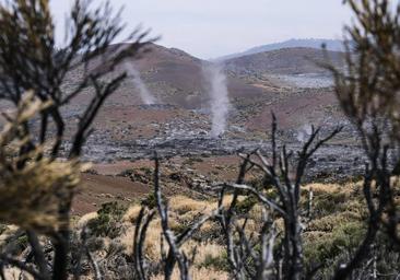 El incendio de Tenerife, con el perímetro consolidado y muchos puntos calientes