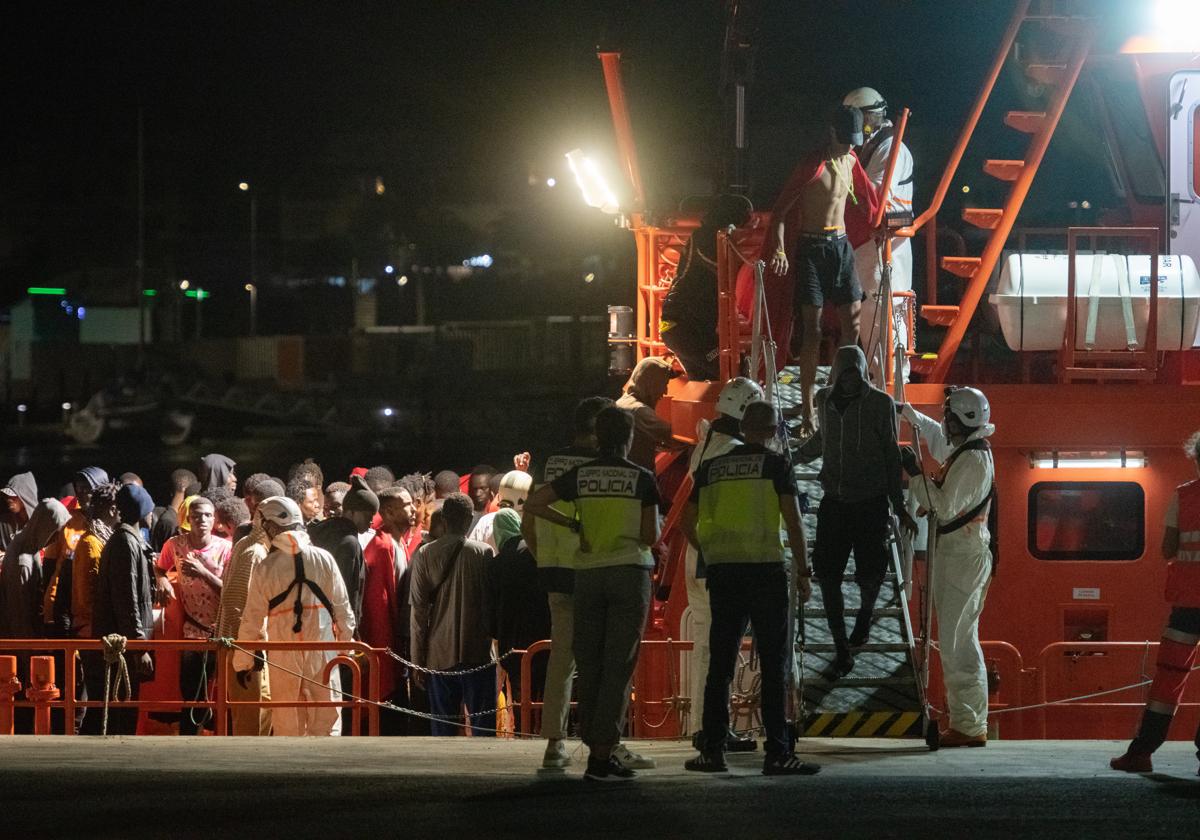 Rescatan a unas 115 personas en dos neumáticas cerca de Fuerteventura