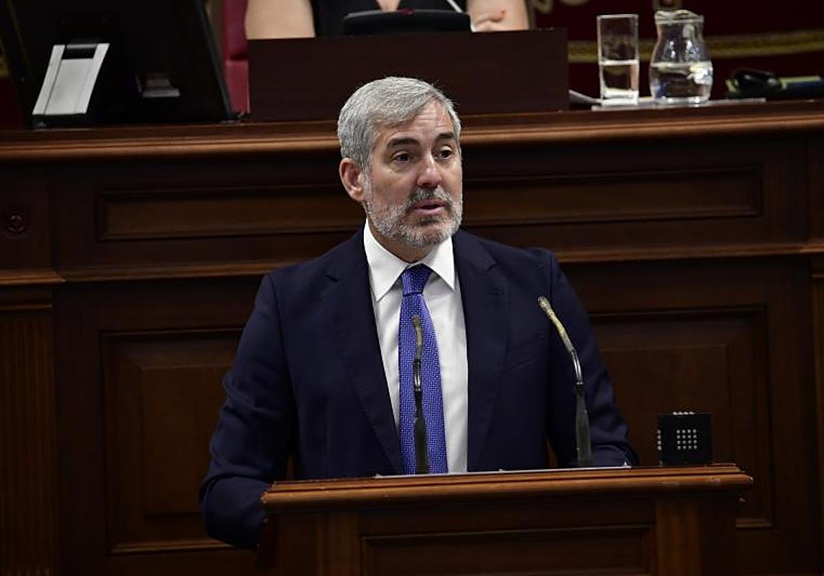 Fernando Clavijo durante el pasado debate de investidura.