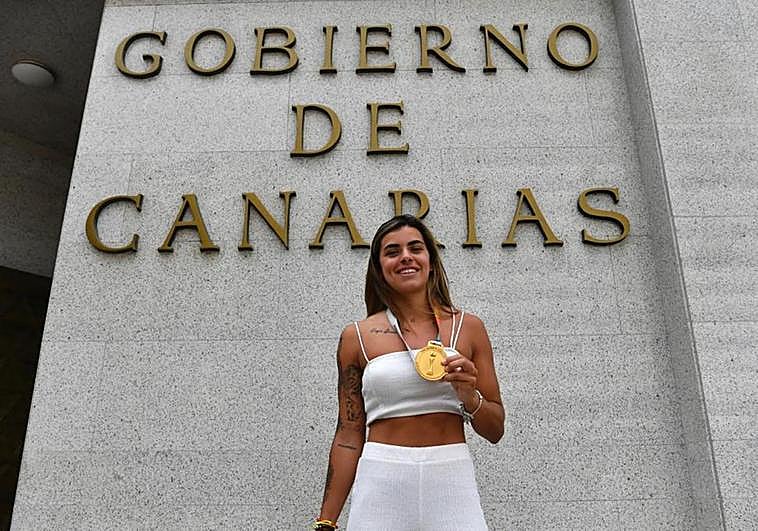 La campeona teldense visitó la sede gubernamental este lunes.