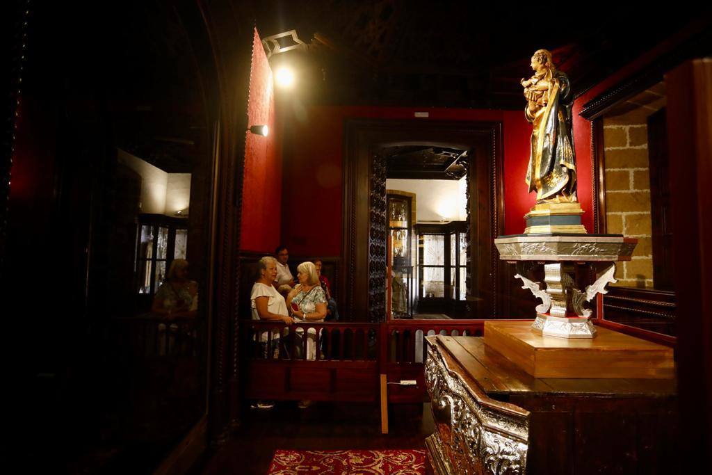 La Virgen del Pino se exhibe sin su manto en el Camarín de la Basílica