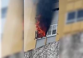 Imagen del incendio en la casa.