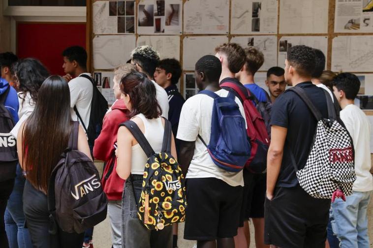 El horario intensivo en el alumnado: descansan menos, comen peor y hacen más deberes