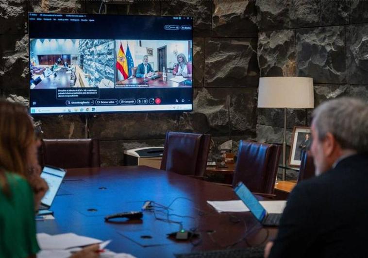 Clavijo insiste ante Marlaska en participar en la política migratoria del Estado