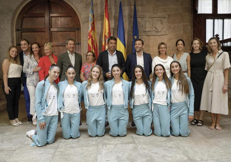 Mazón y la intrahistoria de la imagen con las gimnastas arrodilladas