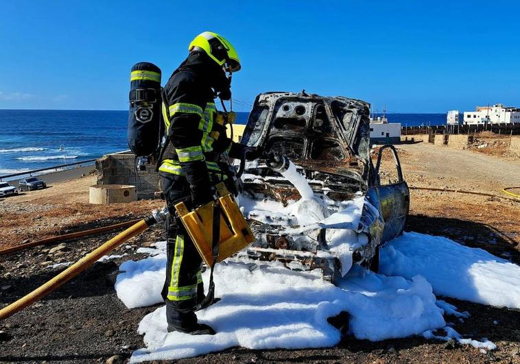 Las llamas devoran otro vehículo en Gran Canaria