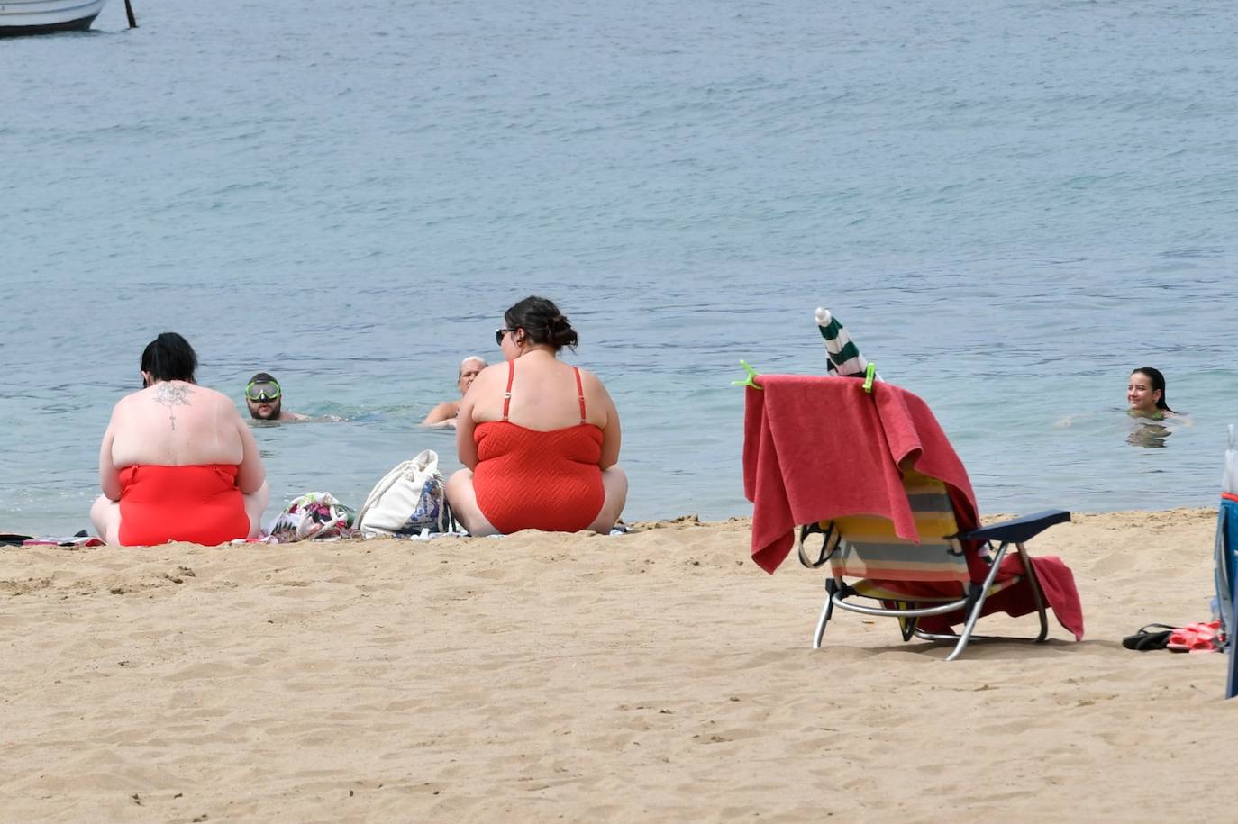 Los bañistas vuelven a disfrutar de La Puntilla