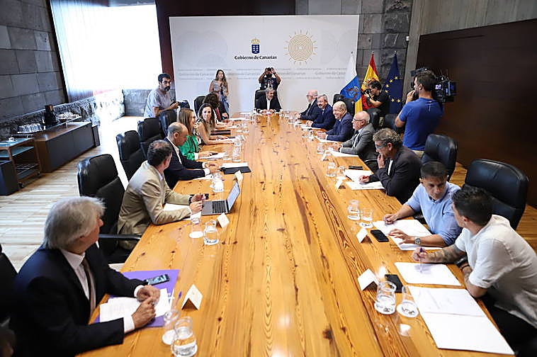 Fernando Clavijo presidió la primera reunión del Consejo asesor.