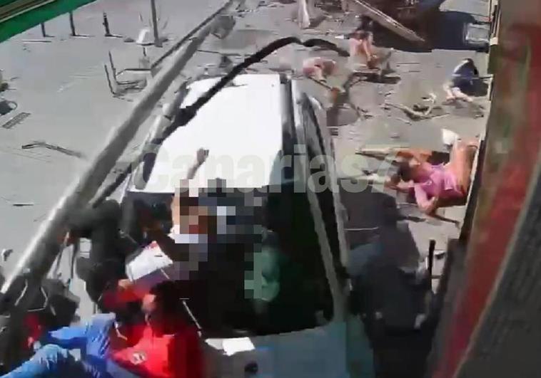 La bebé herida grave en el atropello múltiple de Corralejo sigue ingresada en el Materno