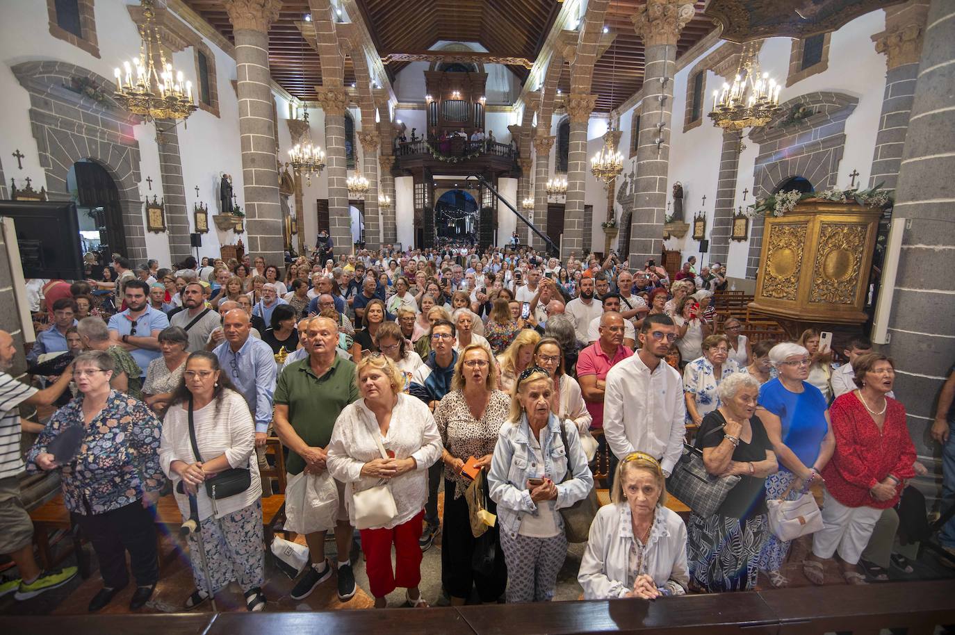 La bajada de la Virgen del Pino del Camarín, en imágenes