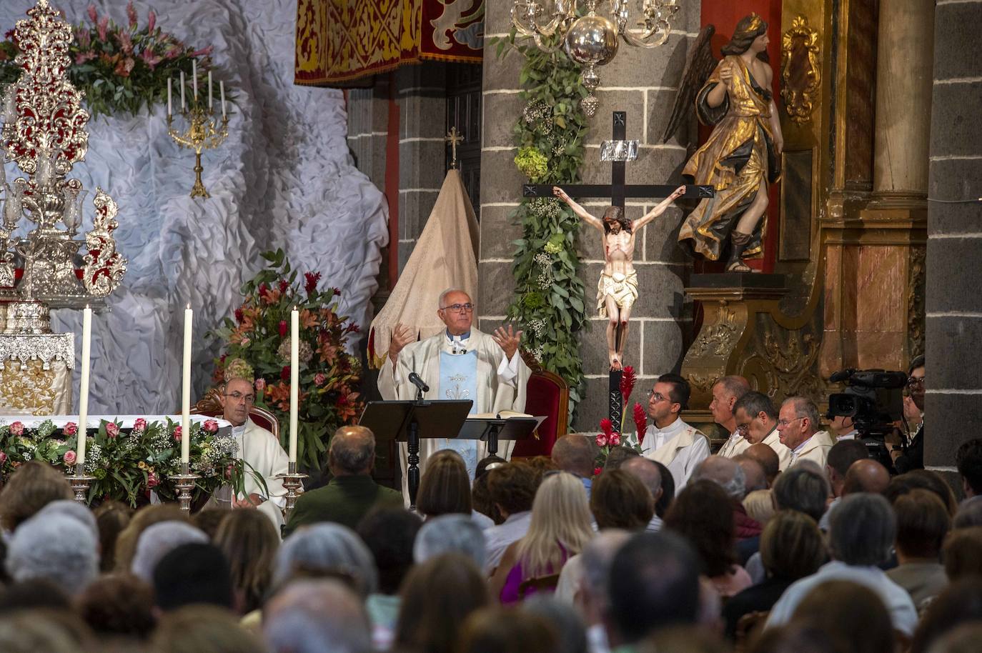 La bajada de la Virgen del Pino del Camarín, en imágenes