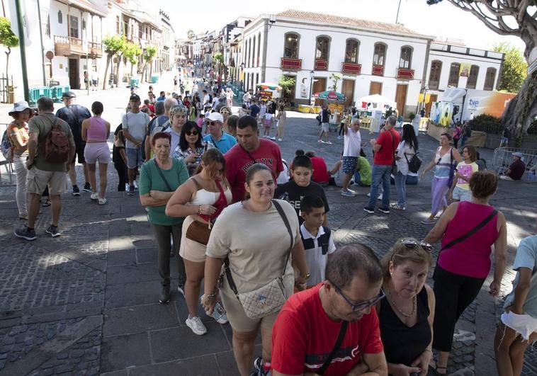 Teror empieza a coger color y ambiente antes de los platos fuertes del Pino