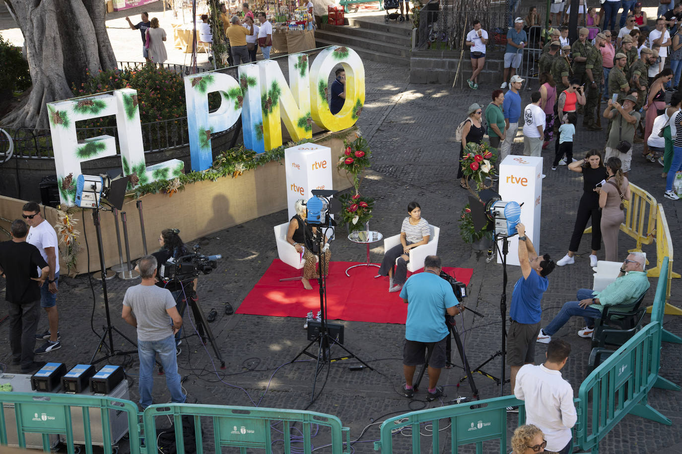 Teror empieza a coger color y ambiente antes de los platos fuertes del Pino