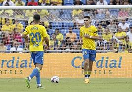 Las Palmas intentará hacer historia en el feudo blanco el próximo 27 de septiembre. En la imagen, Kirian y Mika Mármol.