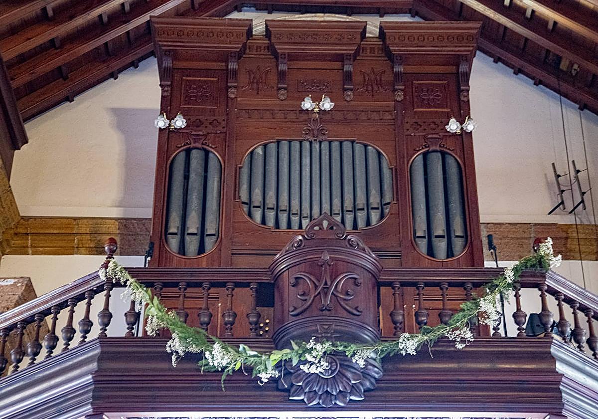 Vista del órgano inglés de la basílica de Teror, que lleva 125 años instalado en el templo.