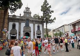 Devoción, calor y color en la Villa Mariana de Teror este domingo