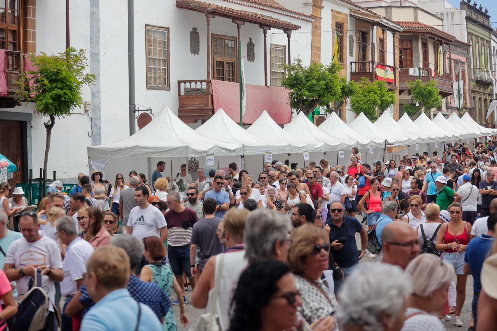 Alegría, color y calor en el Día de las Marías