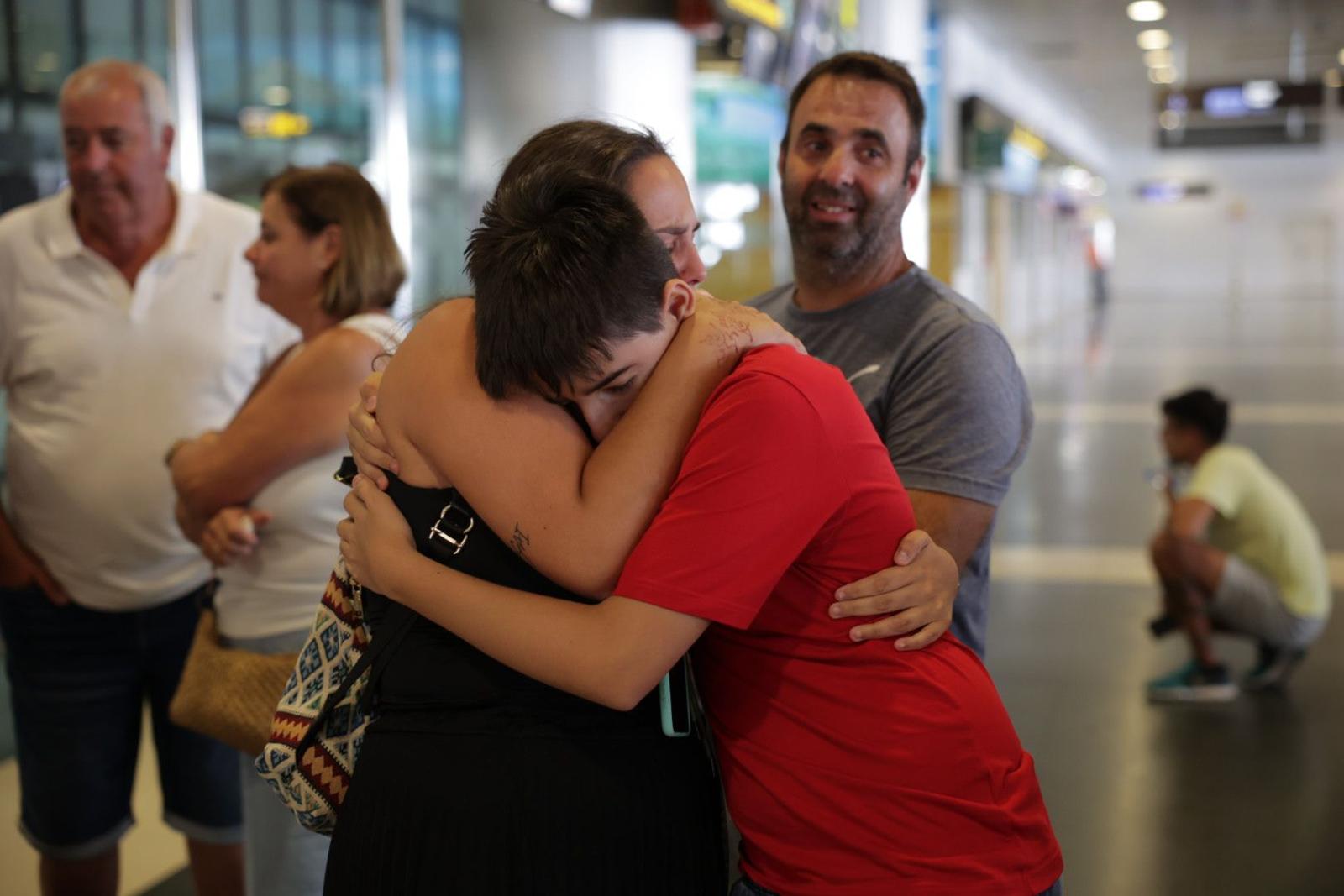Los canarios vuelven a casa a salvo tras el terremoto