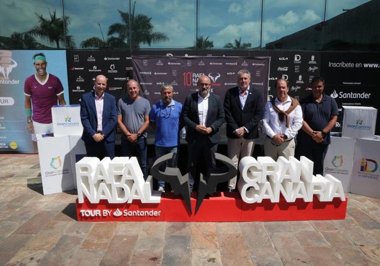 Autoridades durante la presentación de la competición en El Cortijo.