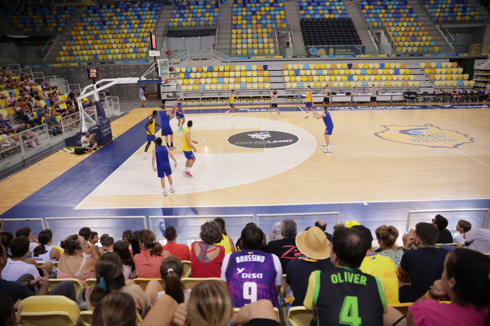 Puertas abiertas al espectáculo en el Arena