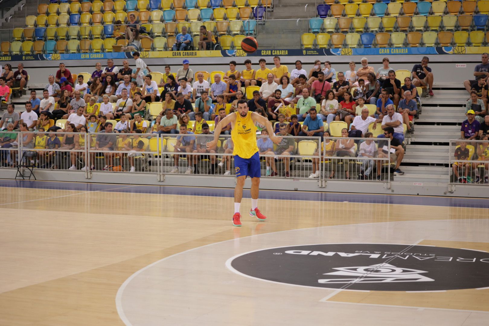 Puertas abiertas al espectáculo en el Arena