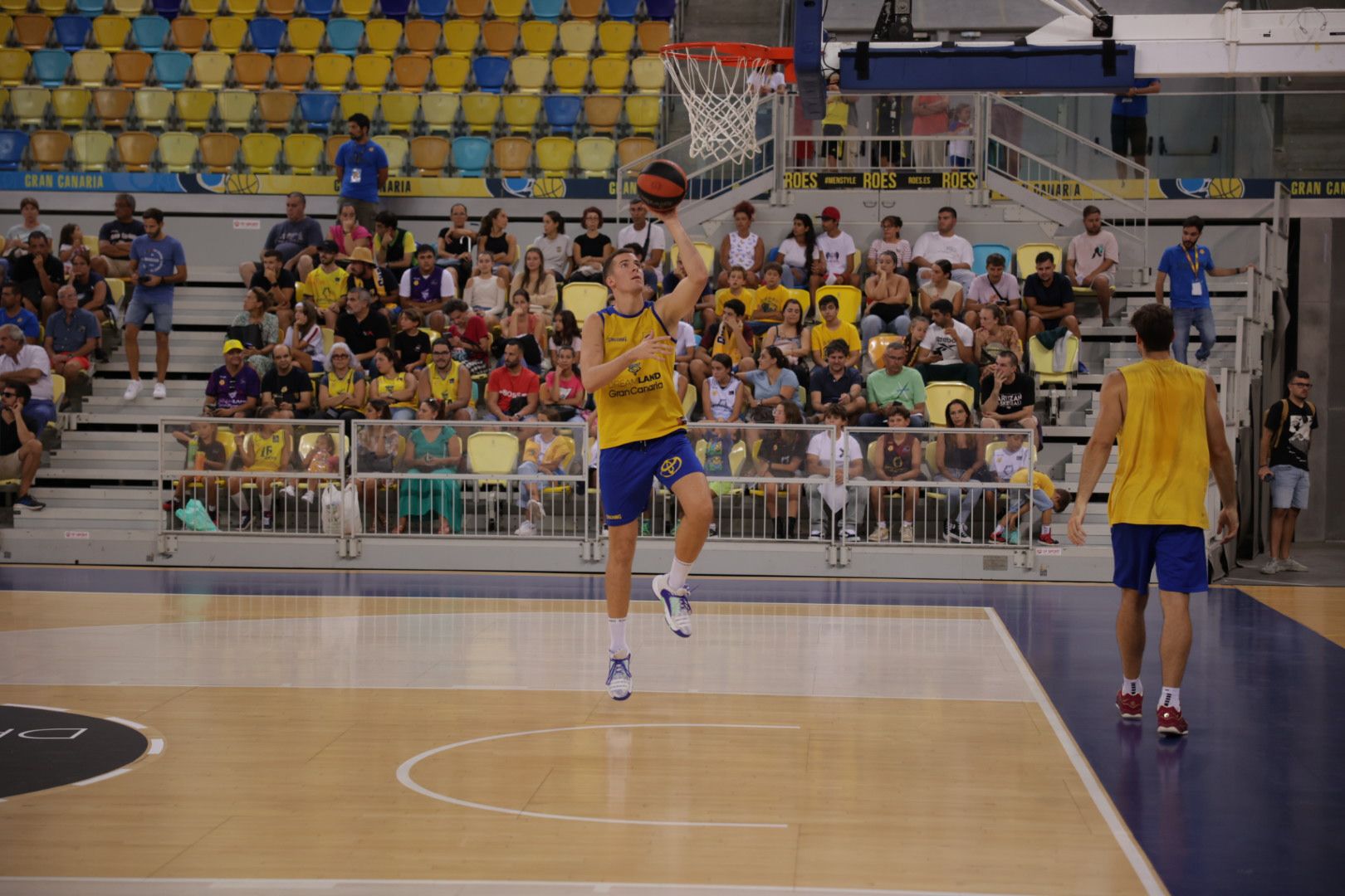 Puertas abiertas al espectáculo en el Arena