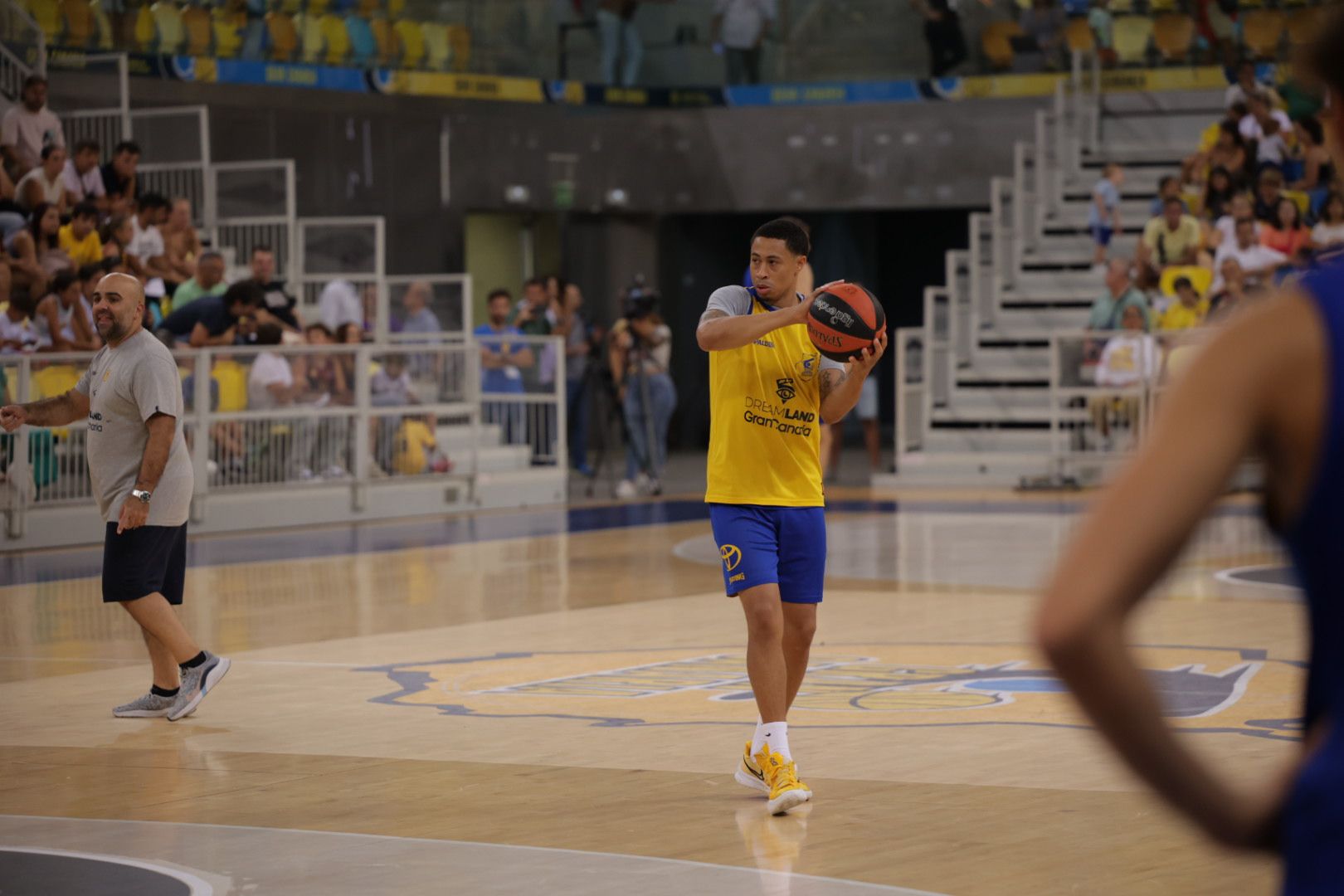 Puertas abiertas al espectáculo en el Arena