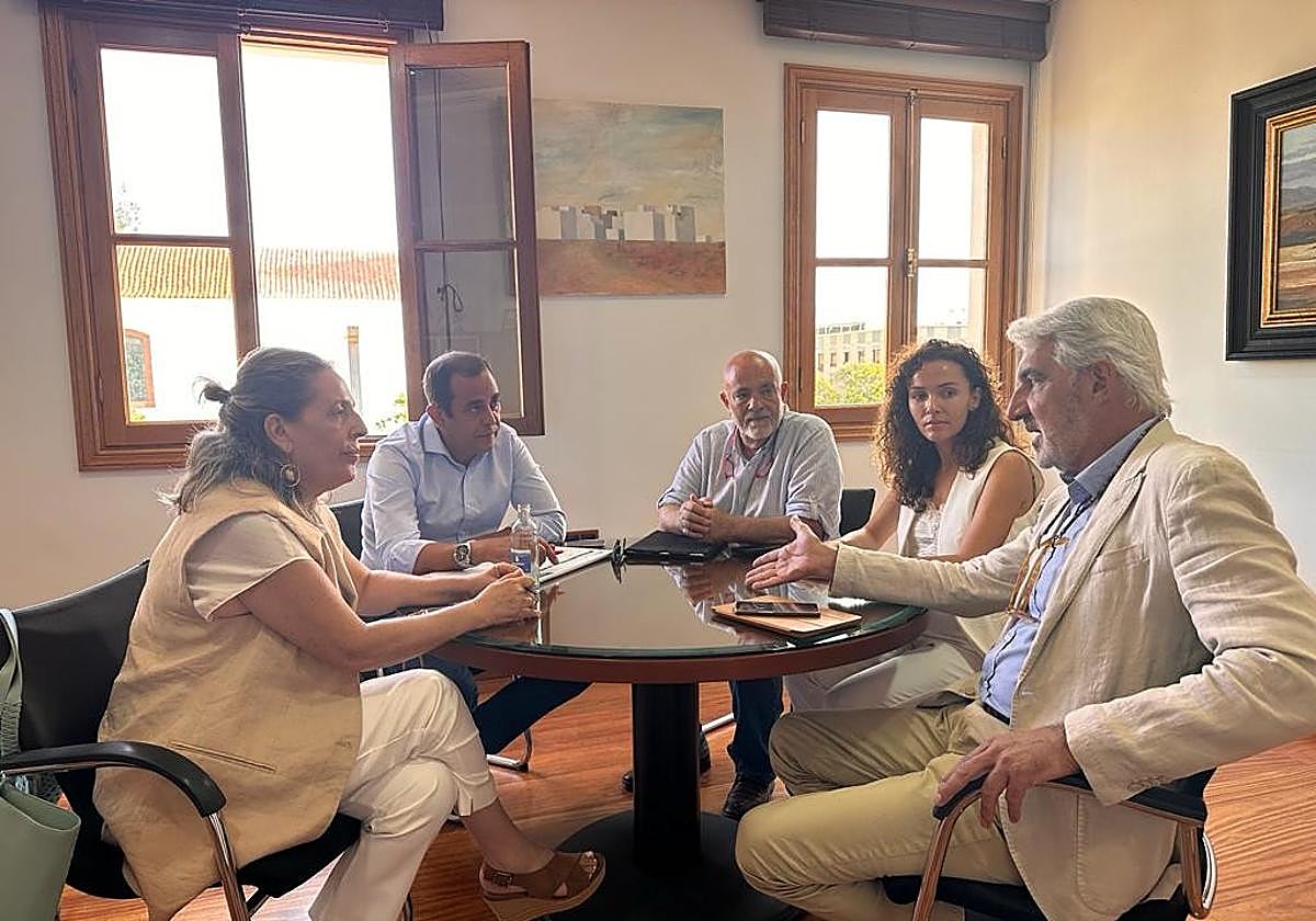 Encuentro Cabildo-Cámara de Comercio.