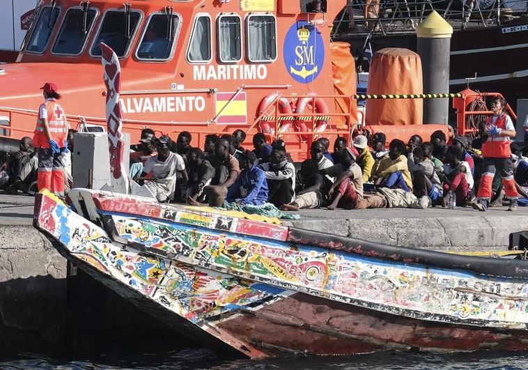 Rescatan a 65 migrantes en aguas de Canarias en las últimas horas