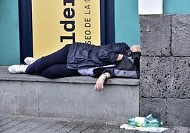 Imagen de archivo de una persona durmiendo en la zona de Santa Catalina.