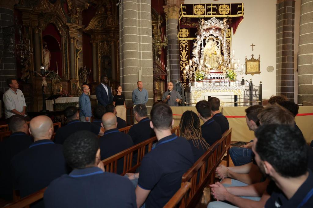 El CB Gran Canaria visita a la Virgen del Pino